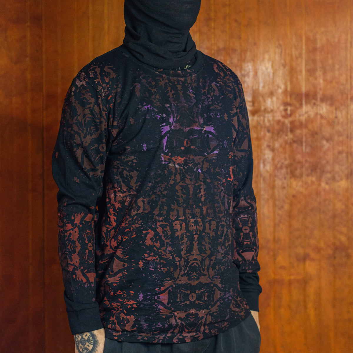 Polera Manga Larga 019 – Negro / Óxido Violeta