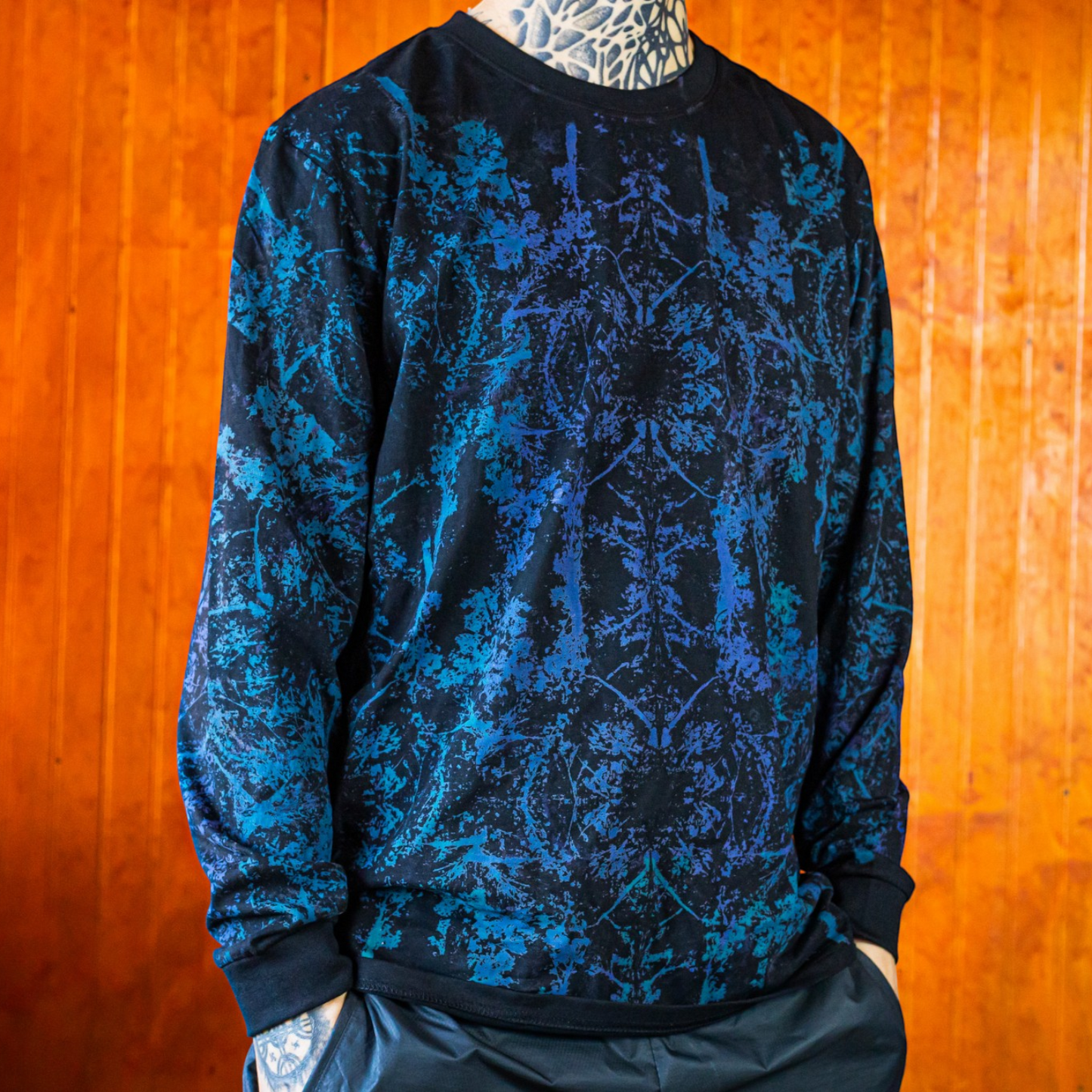 Polera Manga Larga Ankali 003 – Bosque Azul Profundo