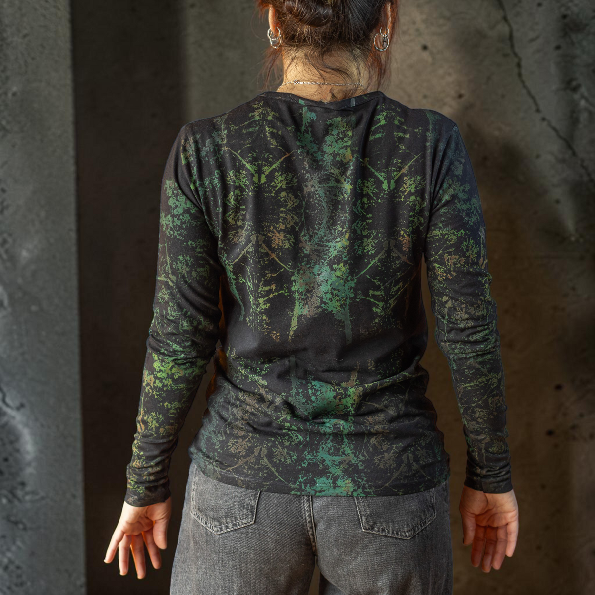 Polera Manga Larga Mujer – Forest Ritual Green 002